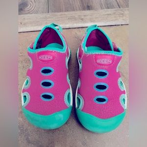 Keen toddler size 7 shoes